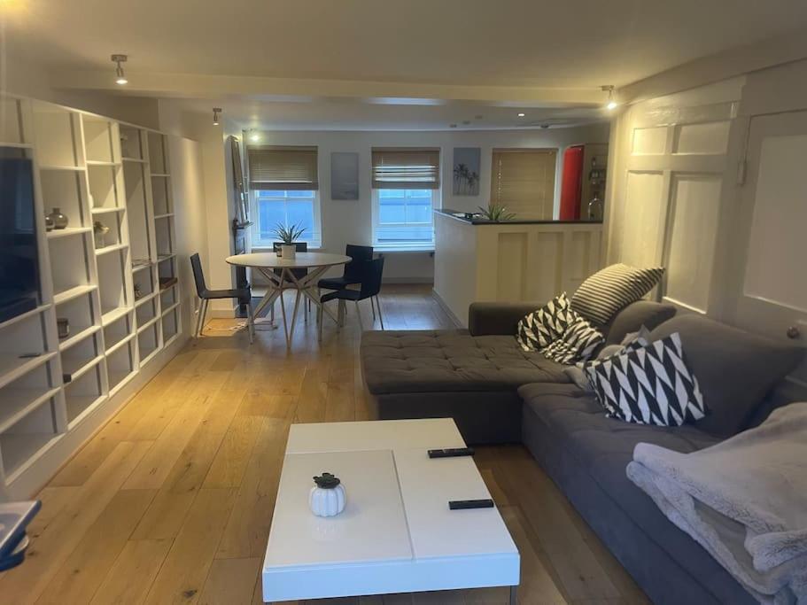 Spacious 2 Bedroom Apartment In The Heart Of Soho. Londen Buitenkant foto