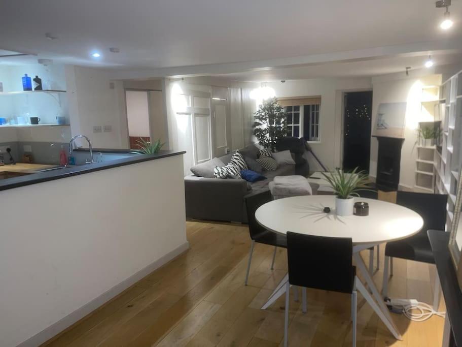 Spacious 2 Bedroom Apartment In The Heart Of Soho. Londen Buitenkant foto
